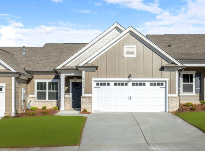 New single level townhome for sale Ooltewah