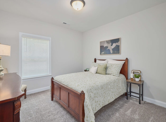 Guest or child's bedroom