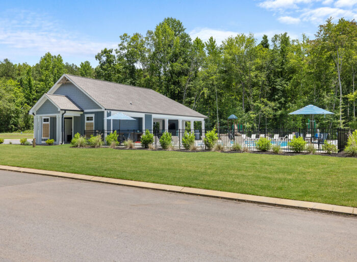 Pool and cabana amenities in community Soddy Daisy