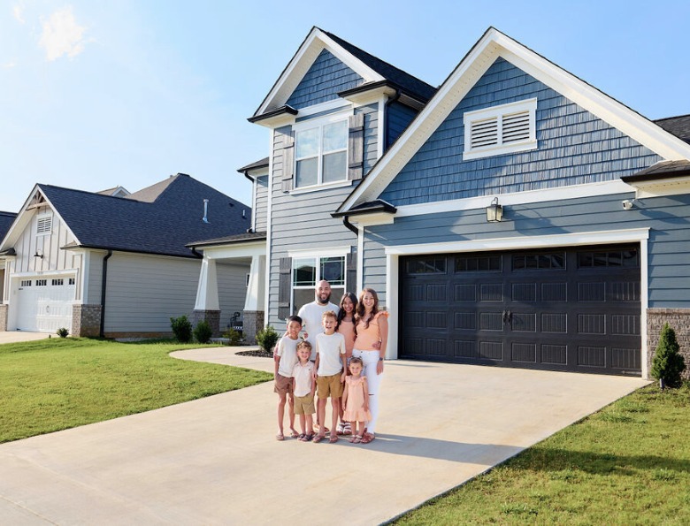 Happy Family moving into a Pratt Home