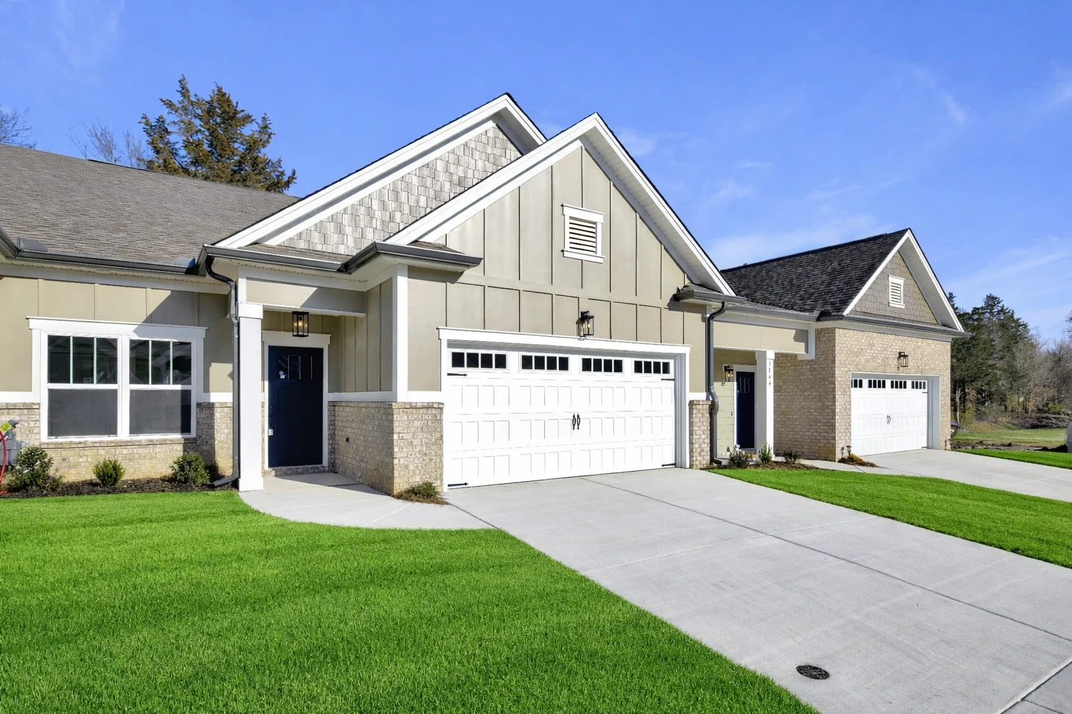 New Home Chattanooga TN. Modern single-story homes with manicured lawns and spacious garages, constructed by Pratt Home Builders.